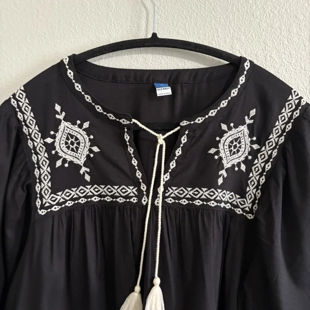 Old Navy XL Black Embroidered Peasant Blouse Boho Tunic Long Sleeve Cotton